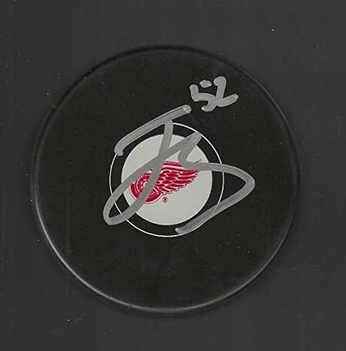 Jonatan Berggren Detroit Red Wings Diskini İmzaladı - İmzalı NHL Diskleri